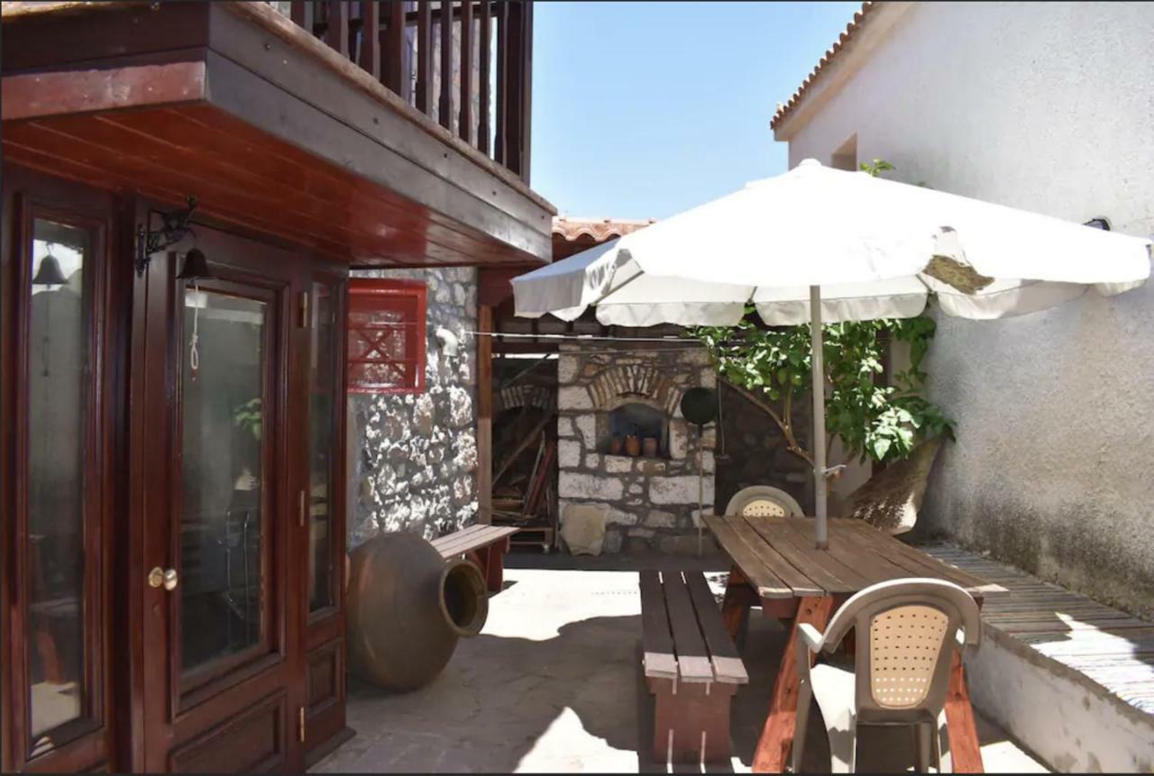 Wood And Stone In The Path Of Lava Villa Antissa Exterior photo