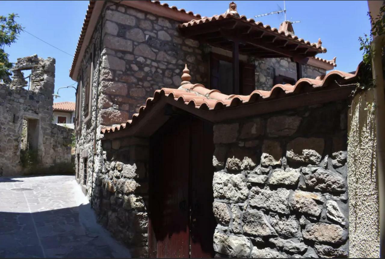 Wood And Stone In The Path Of Lava Villa Antissa Exterior photo