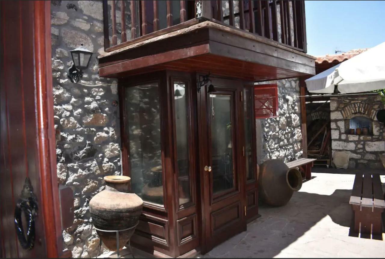Wood And Stone In The Path Of Lava Villa Antissa Exterior photo