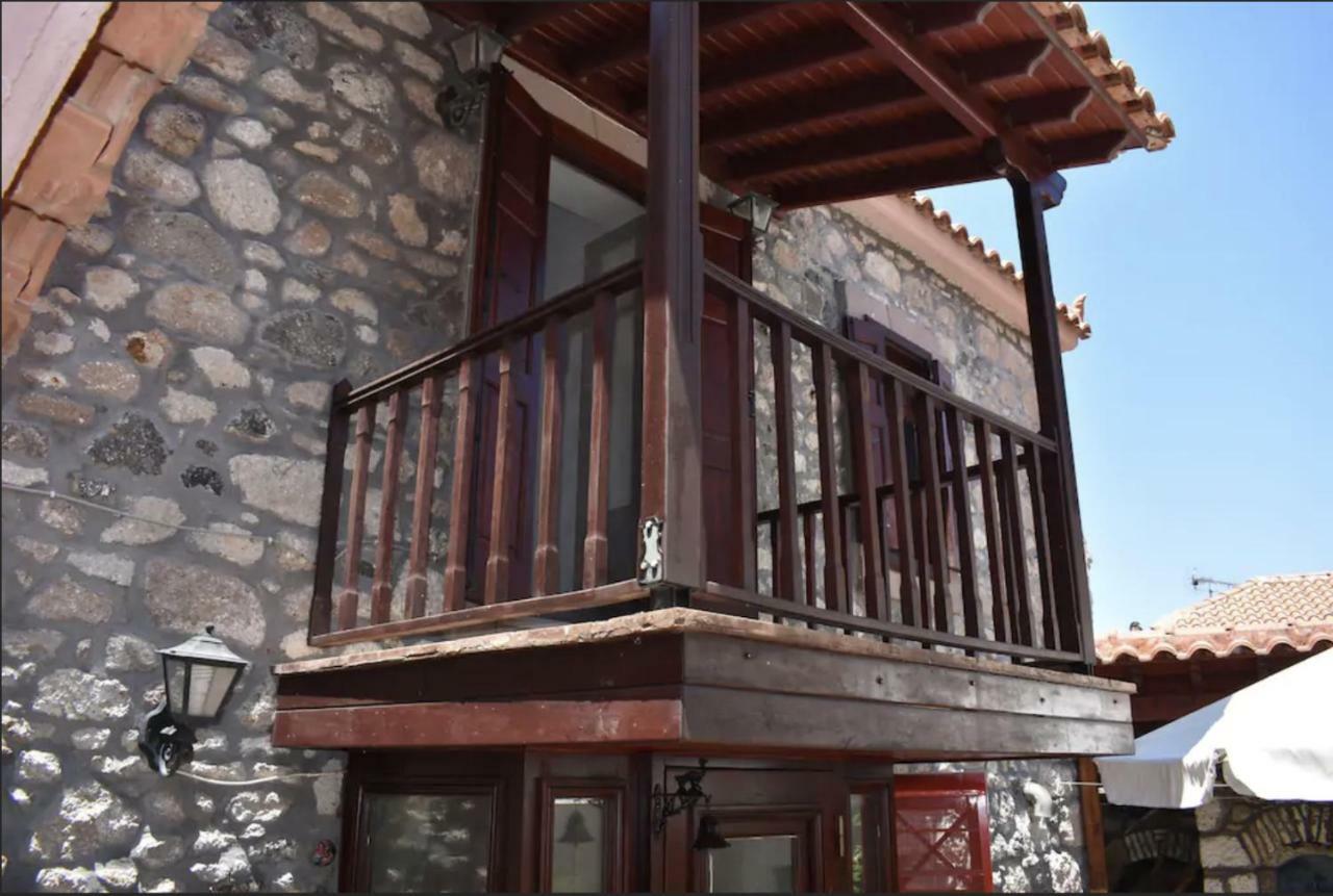 Wood And Stone In The Path Of Lava Villa Antissa Exterior photo